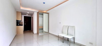 Condos for sale Jomtien Sai 2 : Laguna Beach Resort 3 Studio 1 Bathroom for Sale.