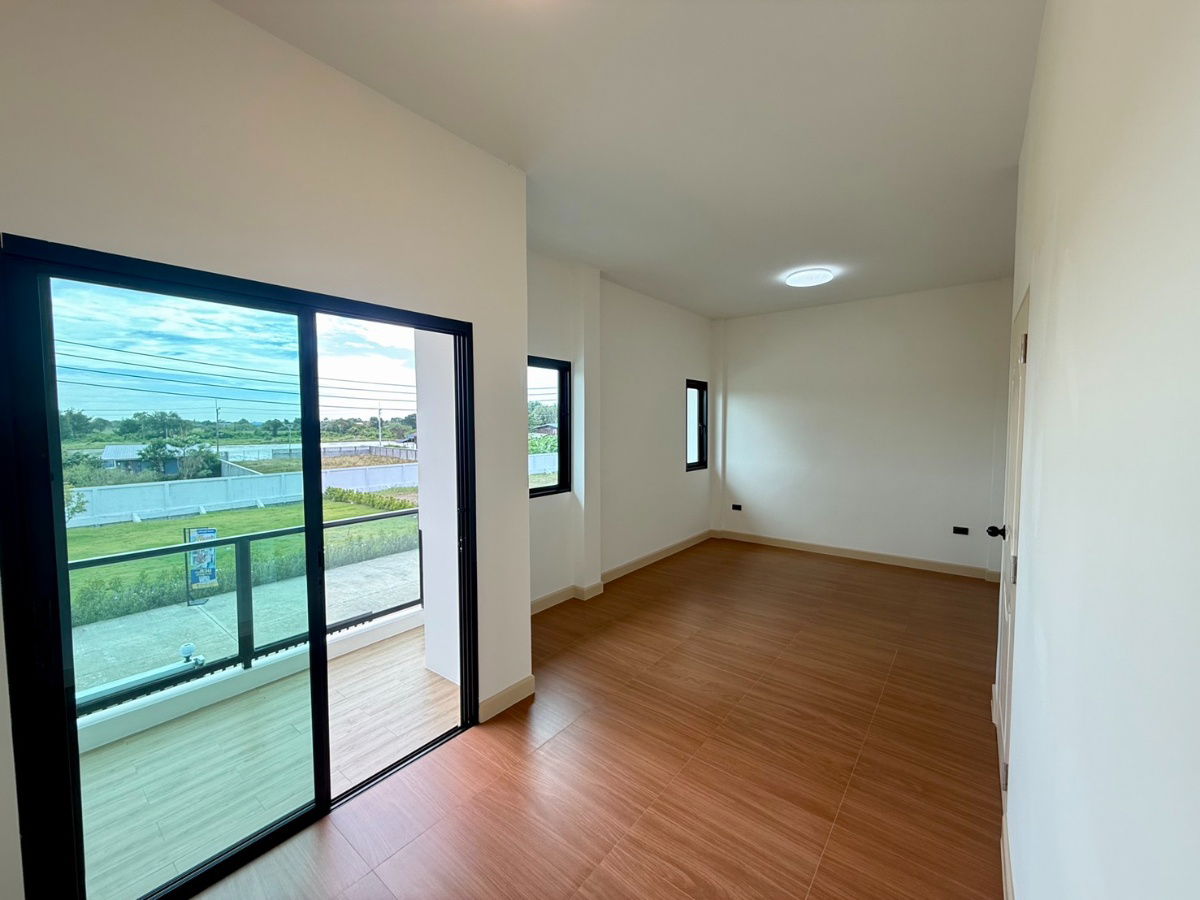 รูป บ้านแฝดพื้นที่ใหญ่ 42.5 ตร.ว. ใกล้เซ็นทรัล–โรจนะ ราคาพิเศษ 2.79 ลบ.* - รูปที่ 5/17