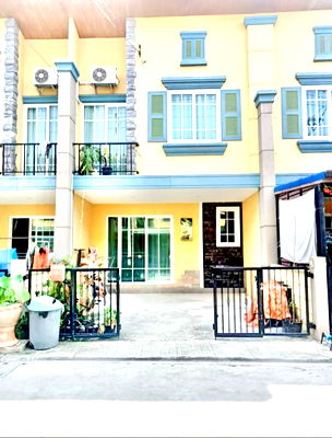 เช่าทาวน์โฮม ปทุมธานี : ให้เช่าบ้าน โกลเด้นทาวน์ติวานนท์-แจ้งวัฒนะ (Golden Town Tiwanon-Chaengwattana) อยู่ถ.เลียบคลองประปา ต.บ้านใหม่ อ.เมืองปทุมธานี