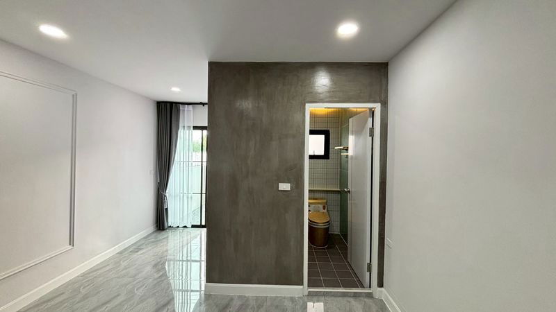 รูป ทาวน์เฮ้าส์หลังมุม แต่งใหม่ ทำลดี หมู่บ้าน วีอไลฟ์ ลำลูกกา คลอง 8 (V-Alive Lumlukka Klong 8) ถ.เลียบคลอง 8 ลำลูกกา ปทุมธานี - รูปที่ 25/33