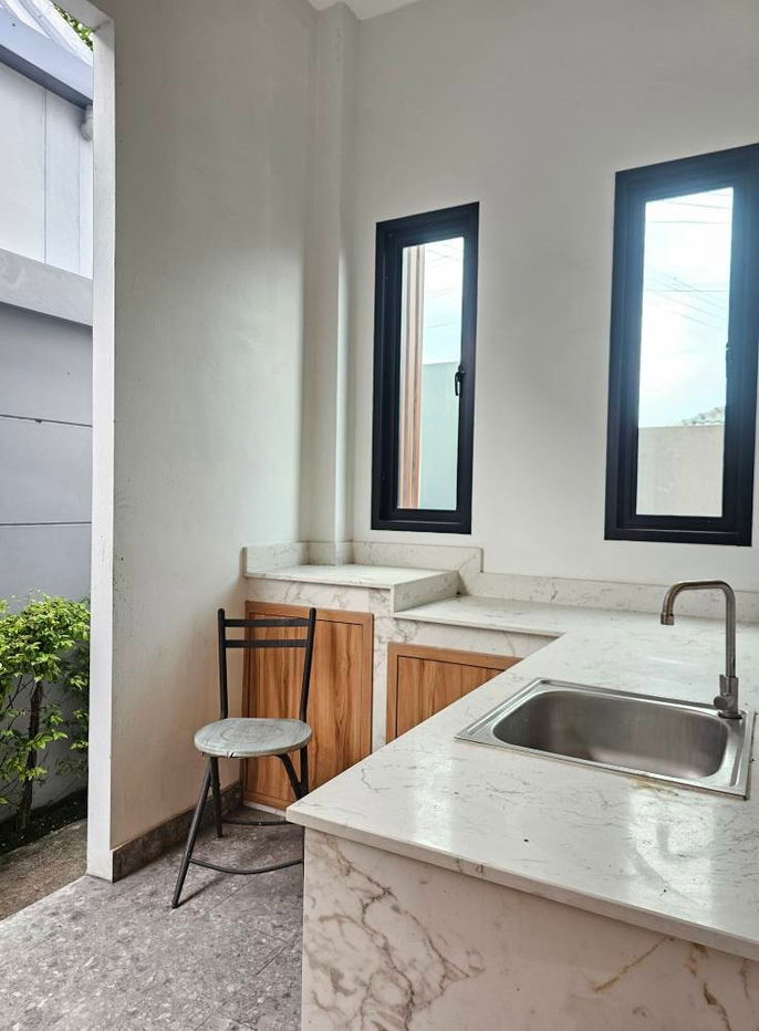 รูป พูลวิลล่านอร์ดิคในพัทยา พูลวิลล่าหรูใกล้สวนสาธารณะอ่างเก็บน้ำชากนอก ให้คุณสัมผัสบรรยากาศเงียบสงบ พร้อม 3 ห้องนอน 3 ห้องน้ำ และเฟอร์นิเจอร์ครบครัน - รูปที่ 12/25