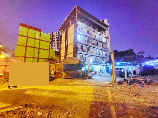 picture MRT Rajabhat 100m, BTS Wat Phra Sri 200m. Adjacent to 3 train lines, suitable for Airbnb with 40 rooms, ready for renovation. Apartment for rent - 6/8