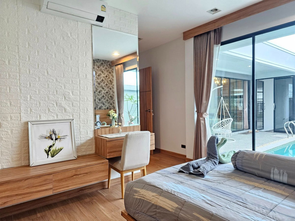 รูป พูลวิลล่านอร์ดิคในพัทยา พูลวิลล่าหรูใกล้สวนสาธารณะอ่างเก็บน้ำชากนอก ให้คุณสัมผัสบรรยากาศเงียบสงบ พร้อม 3 ห้องนอน 3 ห้องน้ำ และเฟอร์นิเจอร์ครบครัน - รูปที่ 15/25