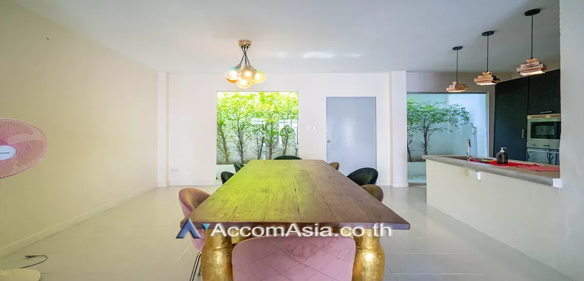 picture 🔼🔽 AccomA 📩 Home Office 4 BR House in Khlong Toei Nuea (AA19790) - 15/16