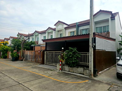 Townhouses for sale Nonthaburi : Townhouse for sale in Lio Wongwaen-Pinklao Village (Soi Wat Phra Ngern).