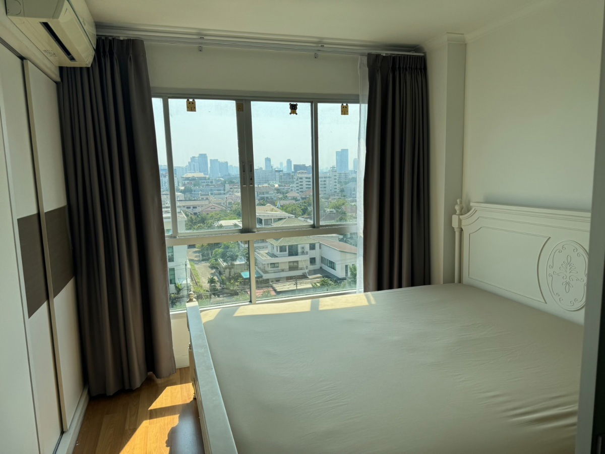 picture Condo for Sale: Lumpini Place Ratchayothin (0 meters from BTS Ratchayothin) - 1/9