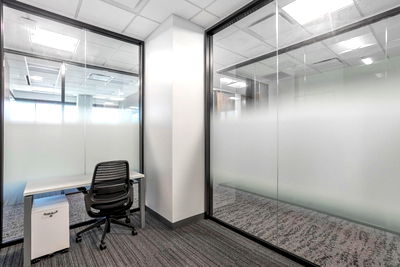 เช่าสำนักงาน ตลาดสามย่าน แกลง : พื้นที่สำนักงานส่วนตัวสำหรับ 2 คนที่ Regus W-District 