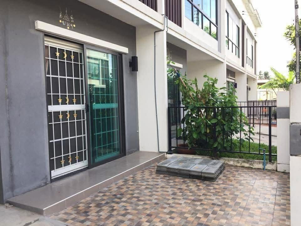 picture Townhouse, Baan Pruksa 83 Borommaratchachonnani-Sai 5, Sam Phran District, Nakhon Pathom Province (Located behind Central Salaya) - 2/18