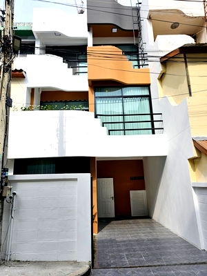 ทาวน์โฮม หนองปรือ ชลบุรี : 3-Storey Townhouse 3 Bedrooms for Sale  in South Pattaya