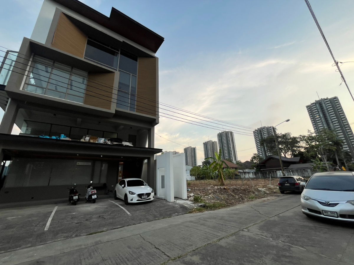 รูป ทาวน์โฮม 3 ชั้นครึ่ง โครงการ หมู่บ้านเมืองทองธานี โครงการ 6 โซนD ตำบลบ้านใหม่ อำเภอปากเกร็ด นนทบุรี 11120 (ราคา 24,000,000 บาท) - รูปที่ 57/58