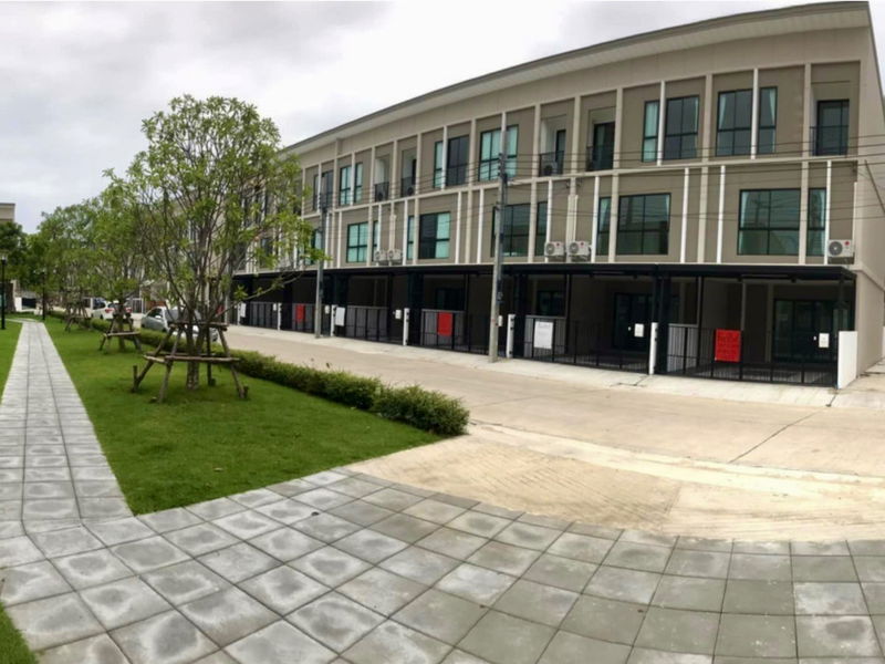 ขายทาวน์โฮม : ขายด่วน ราคาดีมาก ทาวน์โฮม 3 ชั้น รีโนเวทใหม่ PATIO ศรีนครินทร์–พระราม 9 ทำเลกรุงเทพกรีฑา