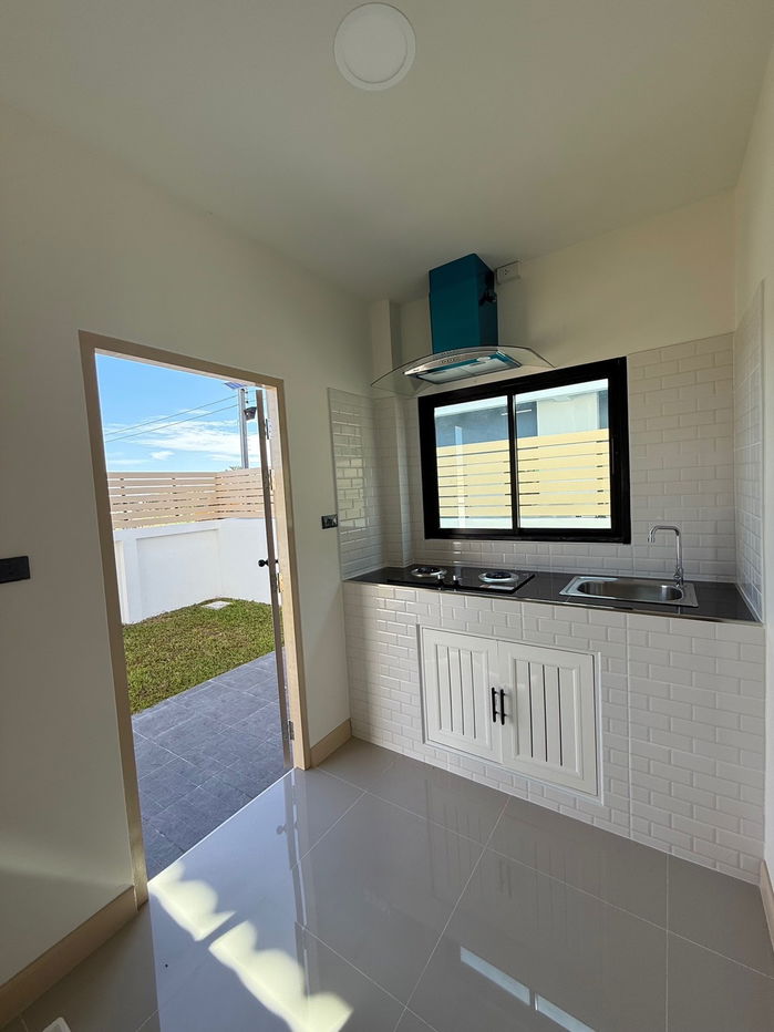 รูป บ้านแฝดพื้นที่ใหญ่ 42.5 ตร.ว. ใกล้เซ็นทรัล–โรจนะ ราคาพิเศษ 2.79 ลบ.* - รูปที่ 6/17