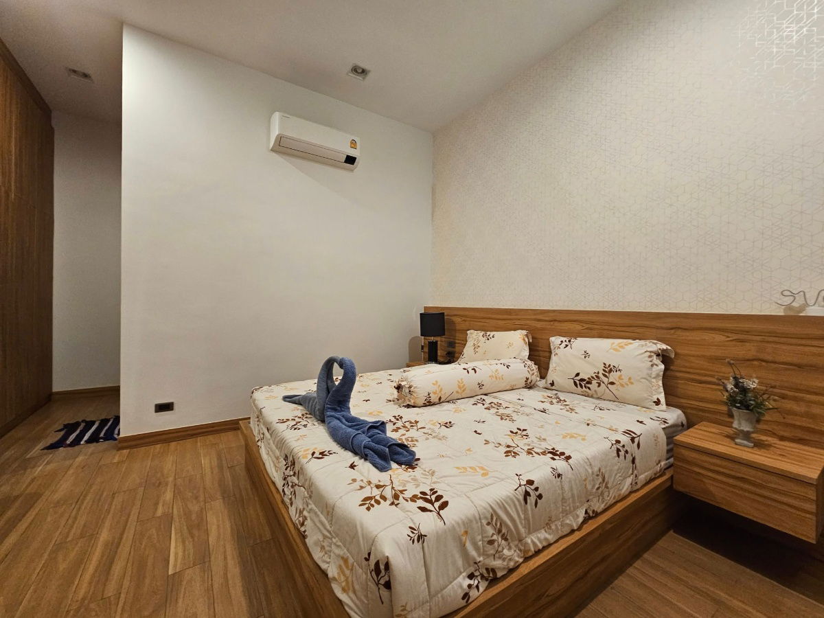 รูป พูลวิลล่านอร์ดิคในพัทยา พูลวิลล่าหรูใกล้สวนสาธารณะอ่างเก็บน้ำชากนอก ให้คุณสัมผัสบรรยากาศเงียบสงบ พร้อม 3 ห้องนอน 3 ห้องน้ำ และเฟอร์นิเจอร์ครบครัน - รูปที่ 21/25