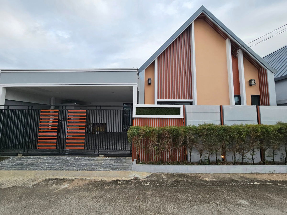 รูป พูลวิลล่านอร์ดิคในพัทยา พูลวิลล่าหรูใกล้สวนสาธารณะอ่างเก็บน้ำชากนอก ให้คุณสัมผัสบรรยากาศเงียบสงบ พร้อม 3 ห้องนอน 3 ห้องน้ำ และเฟอร์นิเจอร์ครบครัน - รูปที่ 25/25