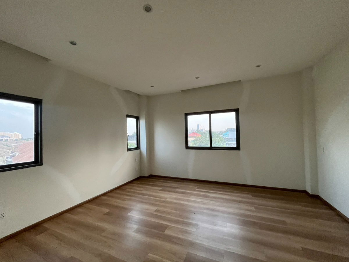 รูป ทาวน์โฮม 3 ชั้นครึ่ง โครงการ หมู่บ้านเมืองทองธานี โครงการ 6 โซนD ตำบลบ้านใหม่ อำเภอปากเกร็ด นนทบุรี 11120 (ราคา 24,000,000 บาท) - รูปที่ 49/58