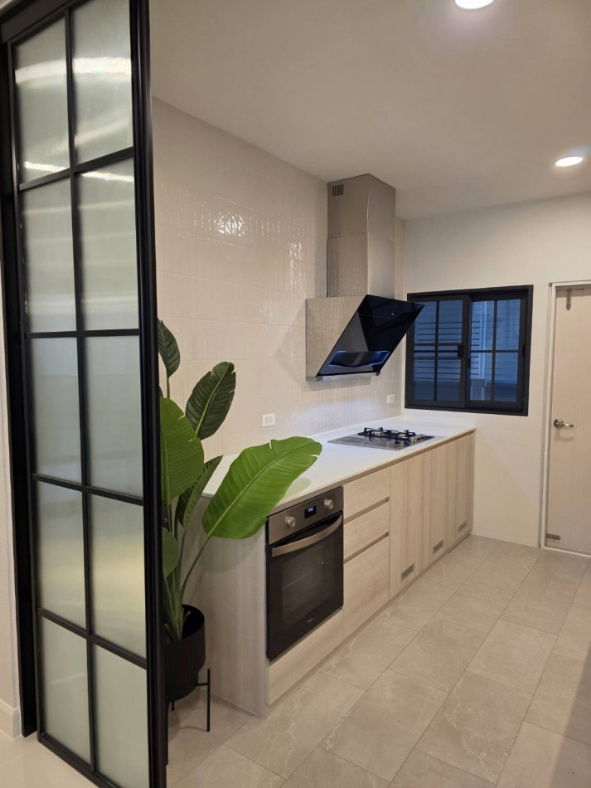 รูป ให้ เช่าบ้านเดี่ยวหรู หมู่บ้าน Centro Bangna : เซนโทร บางนา 4 นอน 5 น้ำ 68 ตรว. - รูปที่ 11/12