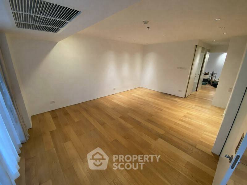 picture 4-BR Condo at Sathorn Park Place Condominium near MRT Lumphini (ID 2464713) - 5/11