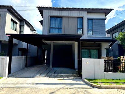 Twin houses for sale Pathumthani : House for Sale: Venue Flow Tiwanon–Rangsit