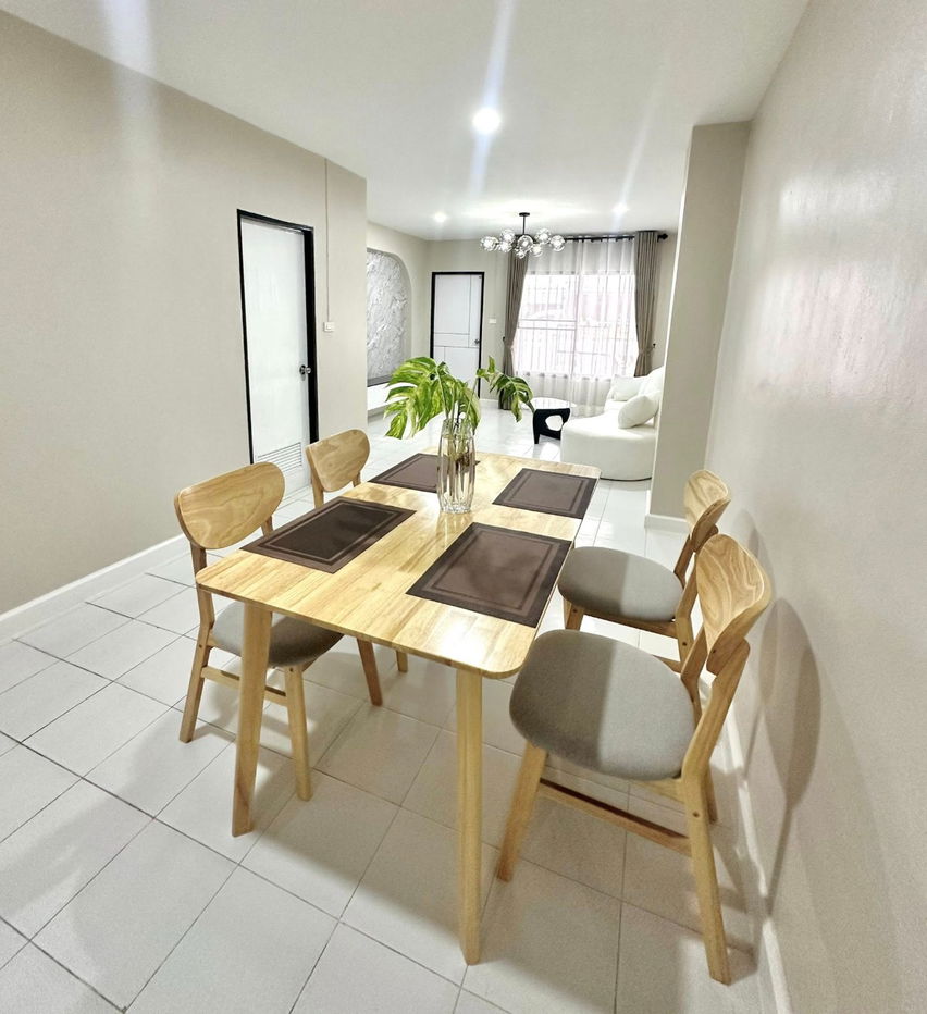 รูป ขาย ทาวเฮ้าส์ 2 ชั้น ตกแต่งสไตล์โมเดิร์น พร้อมอยู่ จองภายใน ธ.ค. 68 ฟรีค่าใช้จ่ายวันโอนกรรมสิทธิ์ - รูปที่ 7/15