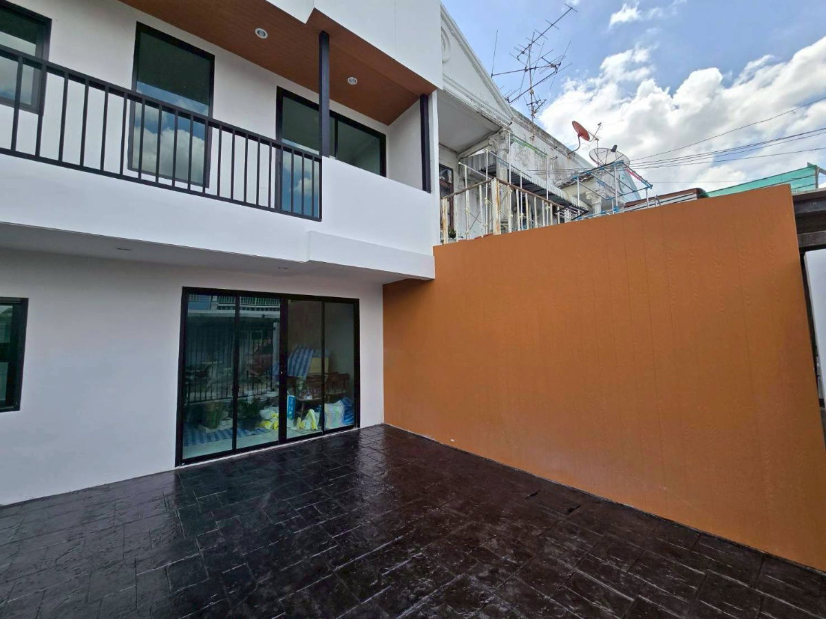 รูป 079AGNT ขายบ้านหลังมุม Renovate ใหม่ ใกล้ BTS บางจาก เพียง 3 กม. - รูปที่ 2/7