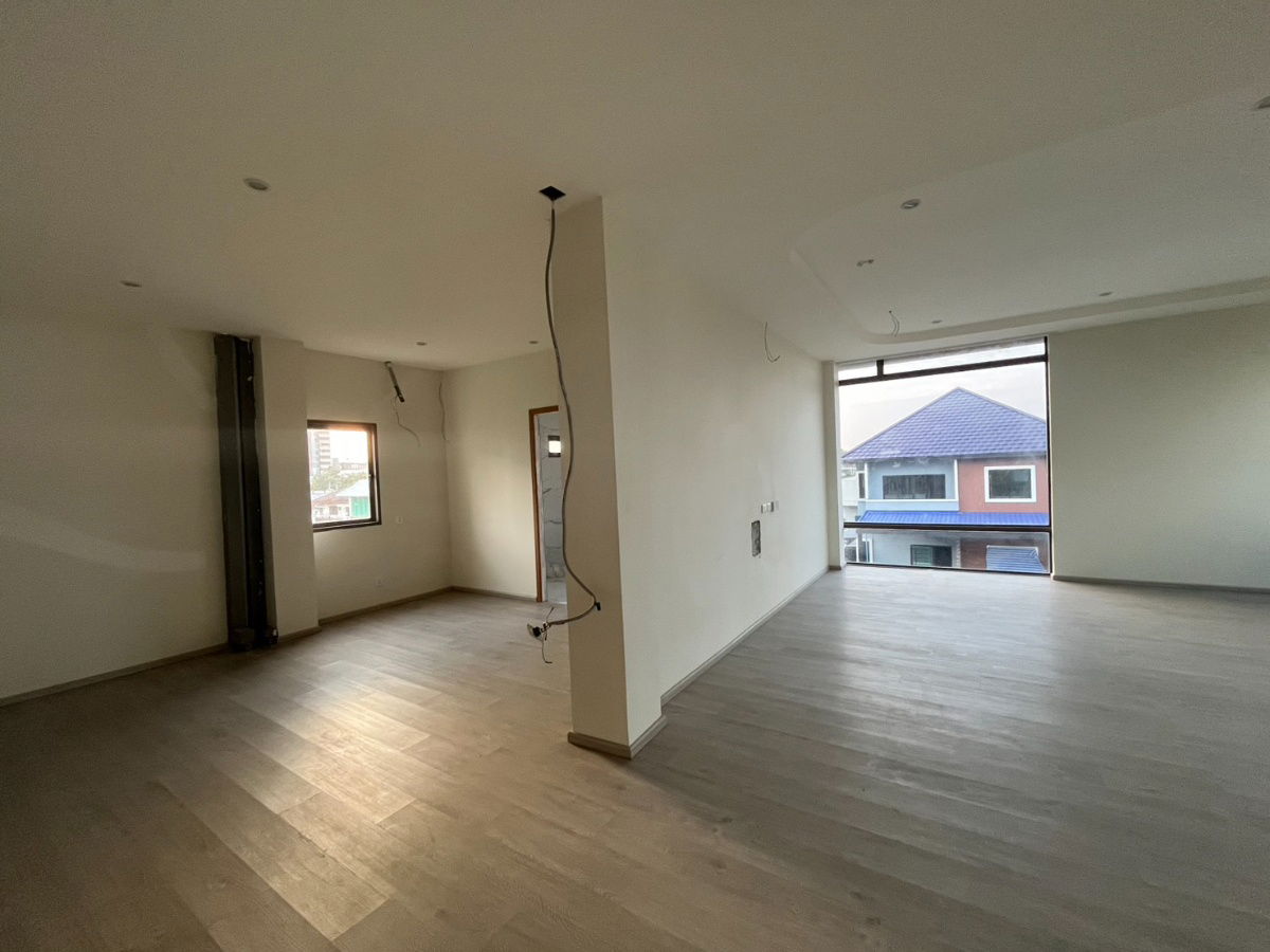 รูป ทาวน์โฮม 3 ชั้นครึ่ง โครงการ หมู่บ้านเมืองทองธานี โครงการ 6 โซนD ตำบลบ้านใหม่ อำเภอปากเกร็ด นนทบุรี 11120 (ราคา 24,000,000 บาท) - รูปที่ 43/58