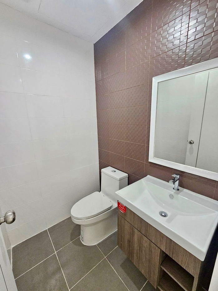 รูป ขายด่วน ราคาดีมาก ทาวน์โฮม 3 ชั้น รีโนเวทใหม่ PATIO ศรีนครินทร์–พระราม 9 ทำเลกรุงเทพกรีฑา - รูปที่ 8/25