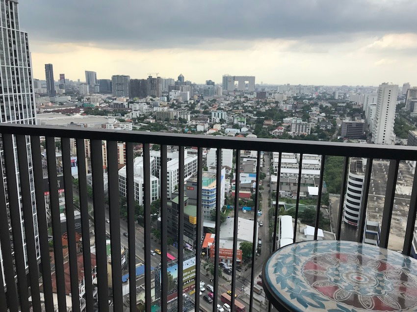picture ROOM FOR RENT WHIZDOM AVENUE RATCHADA-LADPRAO CONDO, right by Ladprao MRT, Ladprao Rd, 25th Fl. Studio room 35 sqm. 18,000 B/ Month - 4/19