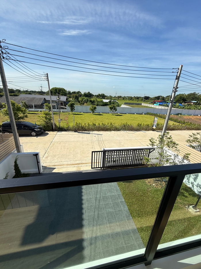 รูป บ้านแฝดพื้นที่ใหญ่ 42.5 ตร.ว. ใกล้เซ็นทรัล–โรจนะ ราคาพิเศษ 2.79 ลบ.* - รูปที่ 11/17