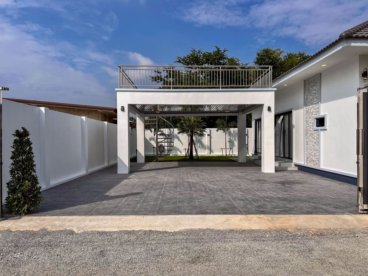 picture Luxury Pool Villa for Sale in Huai Yai - 5/17