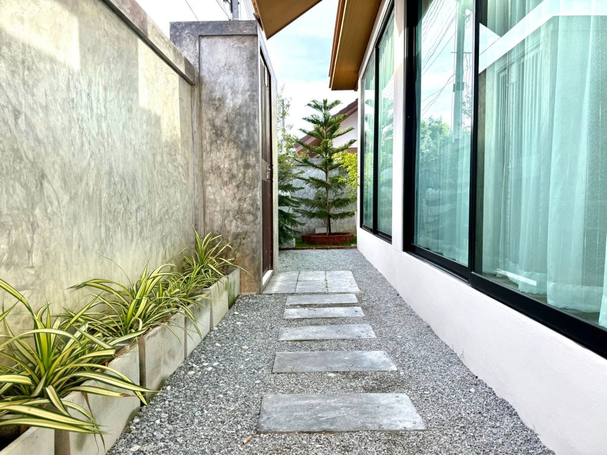 picture Single detached 3 bedrooms house for sale, high ceiling 5.3 meters, fully furnished and ready to move in, Pattaya - 16/19