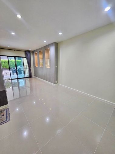 4-bed townhouse for sale, 190 sqm, 19.9 sq wah, Patio Srinakarin - Rama 9