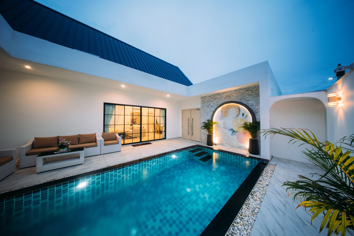 picture Modern Luxury 3-Bedroom Pool Villa for Sale – East Pattaya - 2/20