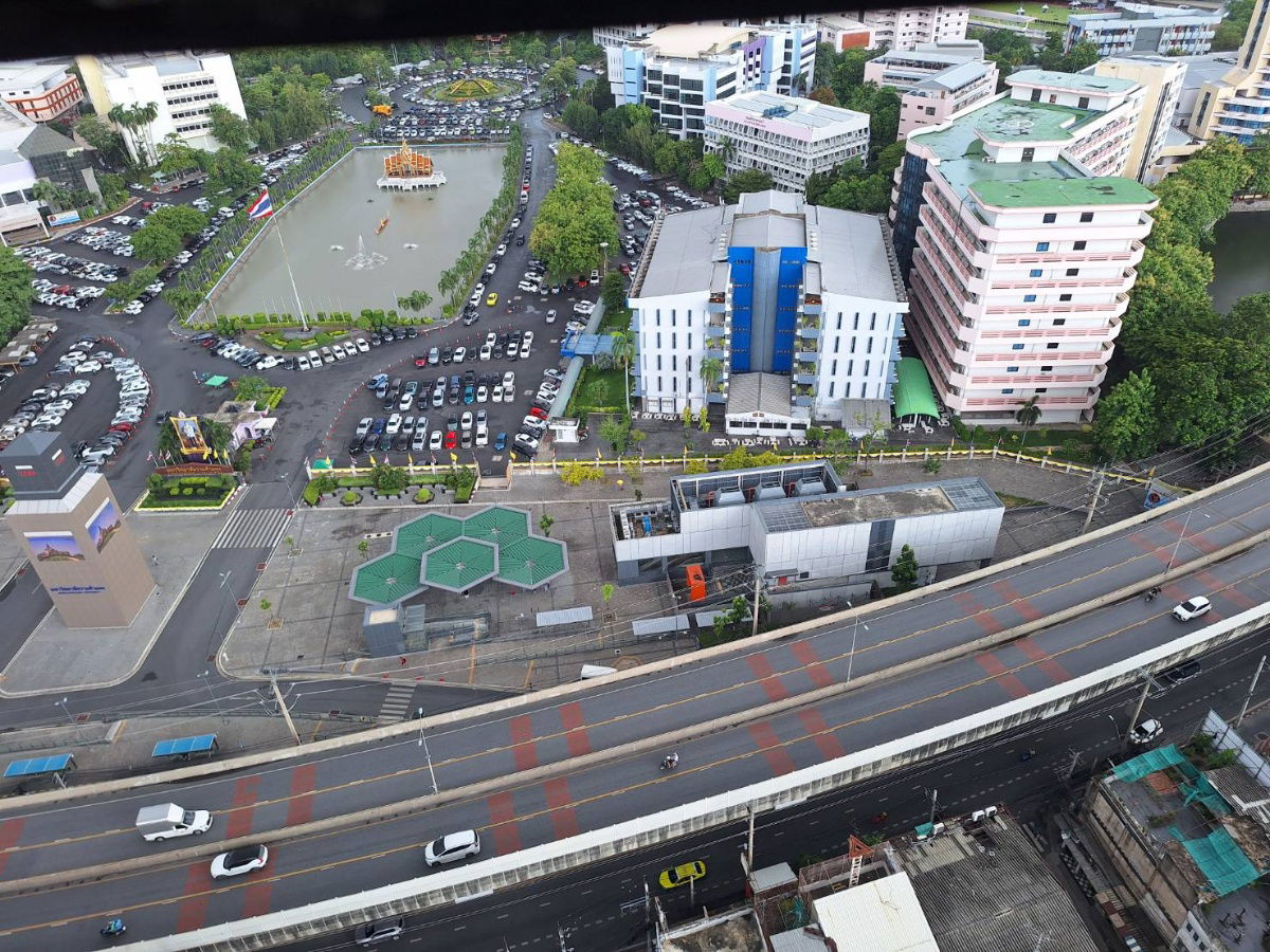 picture Modiz Rhyme Ramkhamhaeng New corner room, no adjacent neighbors, 1 bedroom, 23rd fl. - 13/16