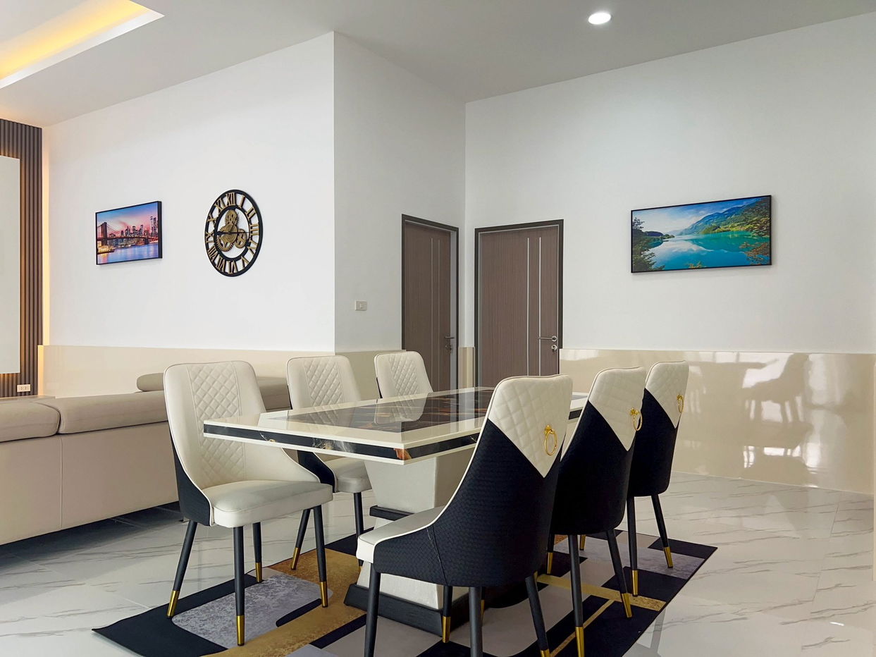 picture Luxury Pool Villa for Sale in Huai Yai - 8/17