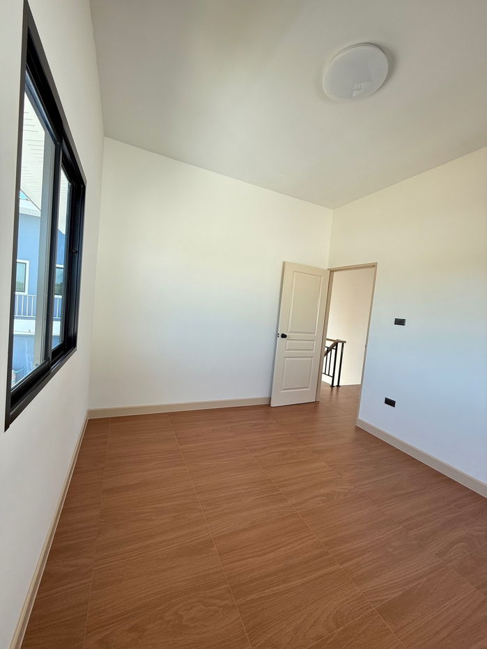 รูป บ้านแฝดพื้นที่ใหญ่ 42.5 ตร.ว. ใกล้เซ็นทรัล–โรจนะ ราคาพิเศษ 2.79 ลบ.* - รูปที่ 10/17