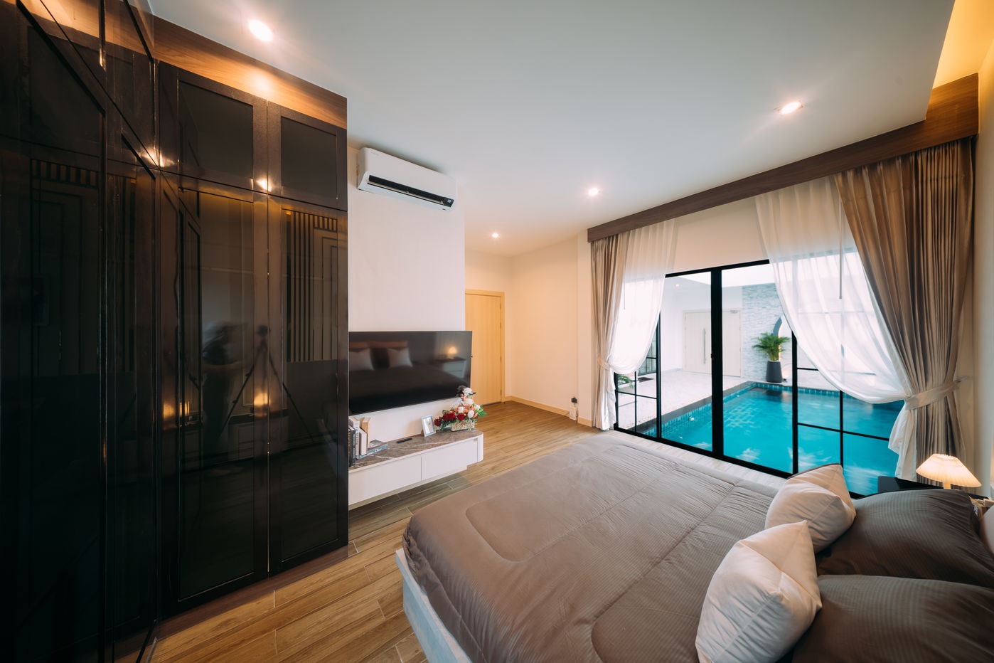 picture Modern Luxury 3-Bedroom Pool Villa for Sale – East Pattaya - 11/20