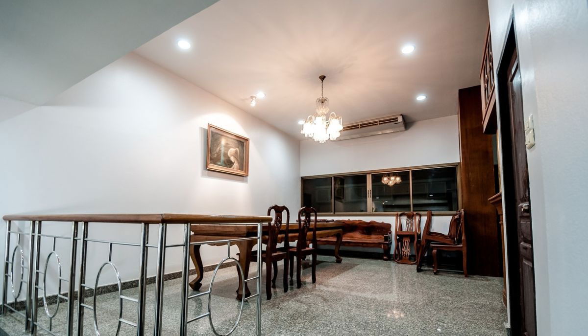 picture 🌿 Rare Item Home Office + Vacant Land 🛍️ Near Central Ladprao 🚇 Close to MRT Blue Line and Yellow Line - 3/5