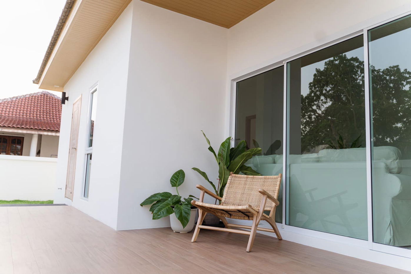 รูป Modern Minimalist 3-Bedroom for Sale – U-Tapao, Sattahip - รูปที่ 2/14