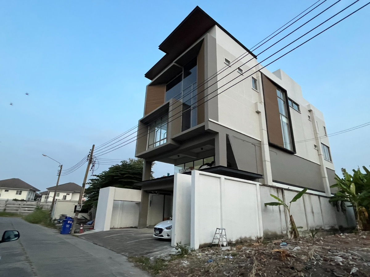 รูป ทาวน์โฮม 3 ชั้นครึ่ง โครงการ หมู่บ้านเมืองทองธานี โครงการ 6 โซนD ตำบลบ้านใหม่ อำเภอปากเกร็ด นนทบุรี 11120 (ราคา 24,000,000 บาท) - รูปที่ 2/58