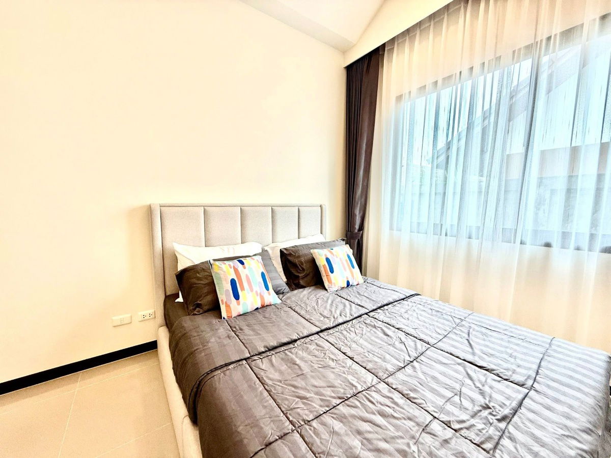 picture Single detached 3 bedrooms house for sale, high ceiling 5.3 meters, fully furnished and ready to move in, Pattaya - 13/19