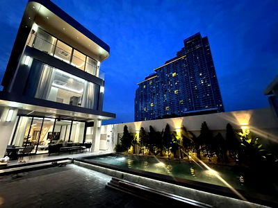 บ้านเดี่ยว ถนนจอมเทียนสาย 1 : Pool Villa 5 Bedrooms in Jomtien