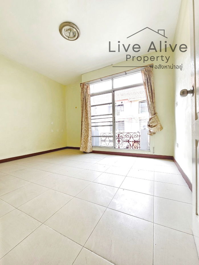 รูป #S-0016 📣📣ขายด่วน!! #ทาวน์โฮมแถวอ่อนนุช80 #พัฒนาการ บ้านเปล่าเหมาะสำหรับทำรีโนเวทเพื่ออยู่อาศัยเอง ทำเลดีมาก 👍 - รูปที่ 8/21