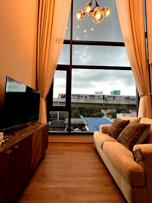 Condos for sale : ✨🔥 Urgent Sale! Below Market Price 🔥✨ 🏙️ Luxury Duplex Condo – Fully Furnished, Move-in Ready 🚇 MRT Phahon Yothin