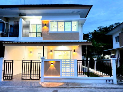 ทาวน์โฮม ศรีราชา ชลบุรี : ขายทาวน์โฮม แปลงมุม ม.เดอะเซ็นทรัล2 หนองยายบู่ ศรีราชา