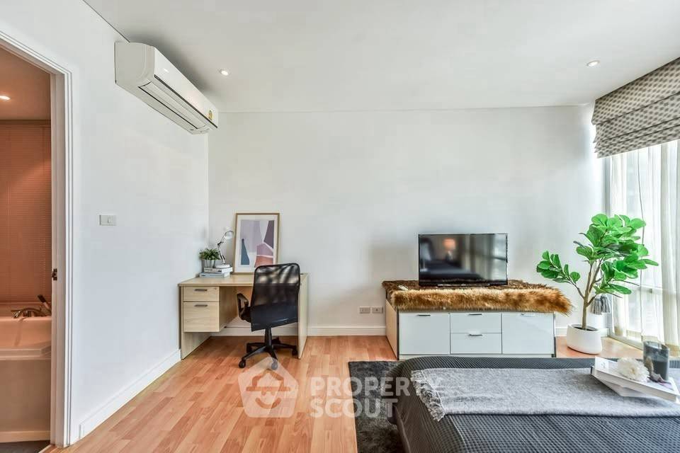picture 2-BR Condo at Fullerton Sukhumvit near BTS Ekkamai (ID 2454893) - 9/19