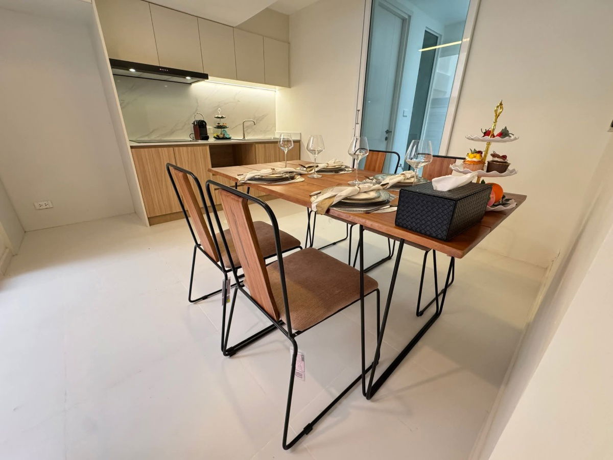 รูป 🏡✨ ขายด่วน! ทาวน์เฮ้าส์ รีโนเวทใหม่ สไตล์มินิมอล สุขุมวิท 71 (24 ตร.วา/170 ตร.ม.) Skylight กลางบ้าน ☀️ ทำเลทองใกล้ BTS เอกมัย 🔥 9.5 ล้านบาท - รูปที่ 5/17