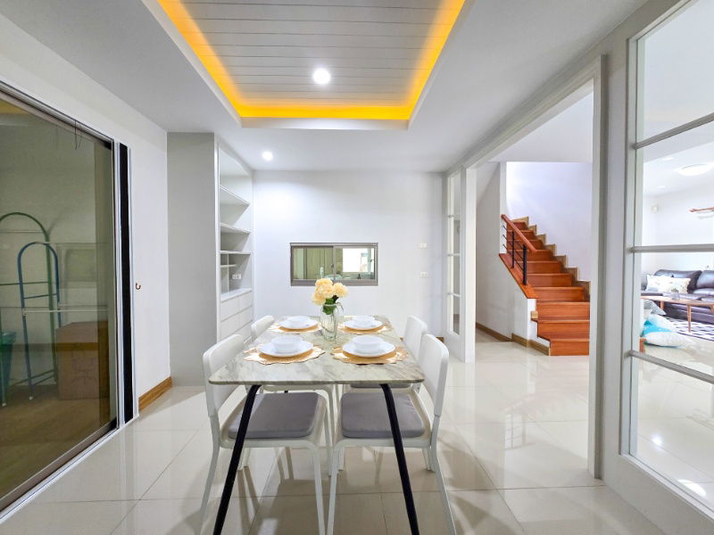 รูป ให้เช่า บ้านเดี่ยว 2 ชั้น หมู่บ้าน เฮ้าส์ ออฟ เดอะ คานารี่ – สวนเสือศรีราชา บ้านสวย เฟอร์นิเจอร์บิ้วอิน พร้อมเครื่องใช้ไฟฟ้าครบ จอดรถได้ 2 คัน - รูปที่ 8/20