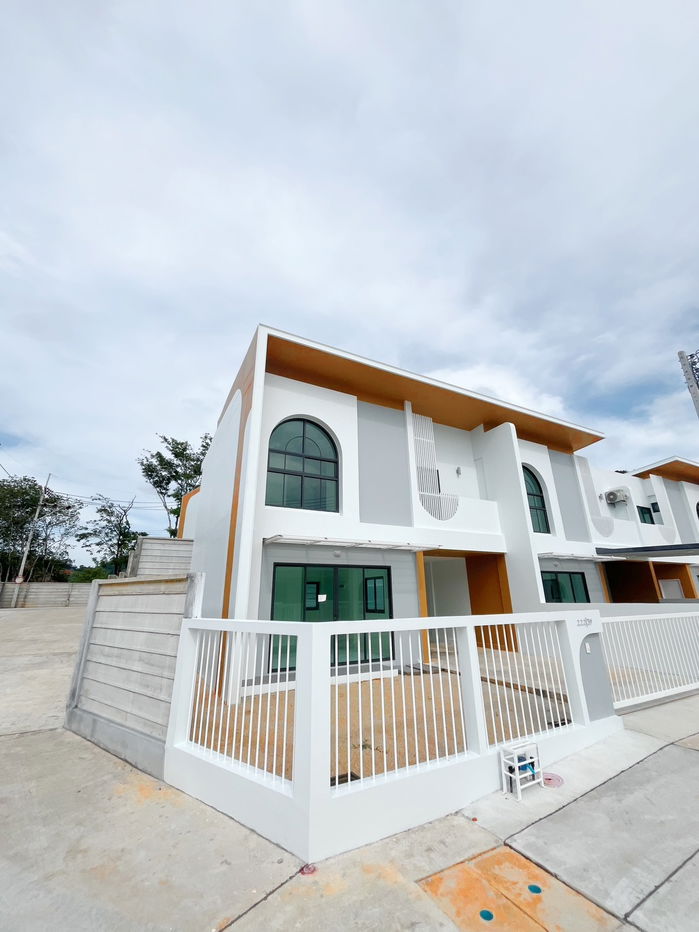 รูป ทาวน์เฮ้าส์ 2 ชั้น | 3 ห้องนอน 3 ห้องน้ำ 2 ที่จอดรถ ขนาด 38.10 ตร.วา 143.80 ตร.ม. - รูปที่ 3/18