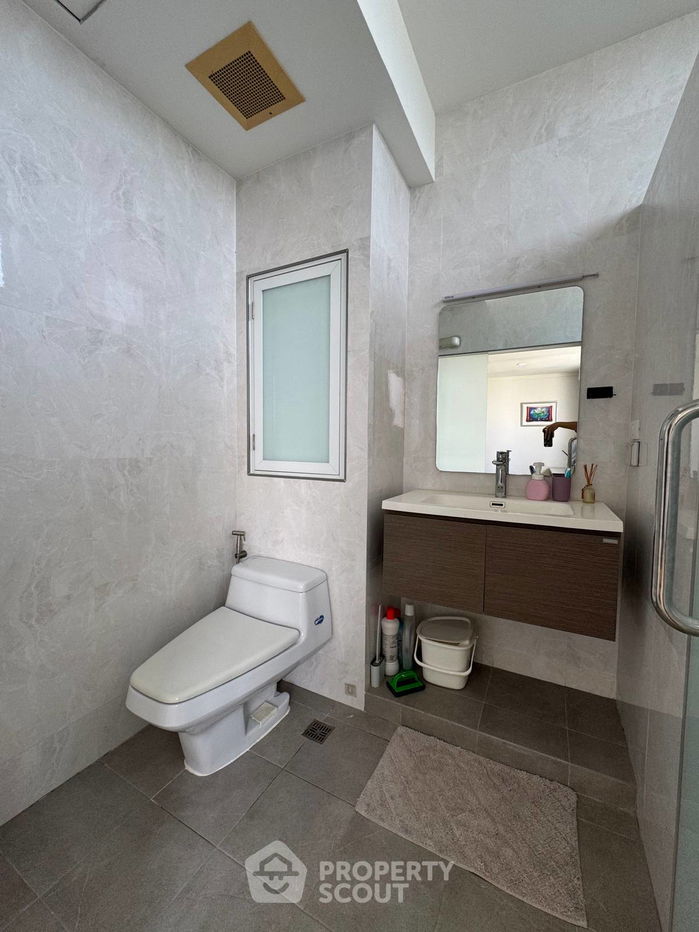 picture 4-BR Condo at Supalai Place Sukhumvit 39 near BTS Phrom Phong (ID 2477727) - 13/23