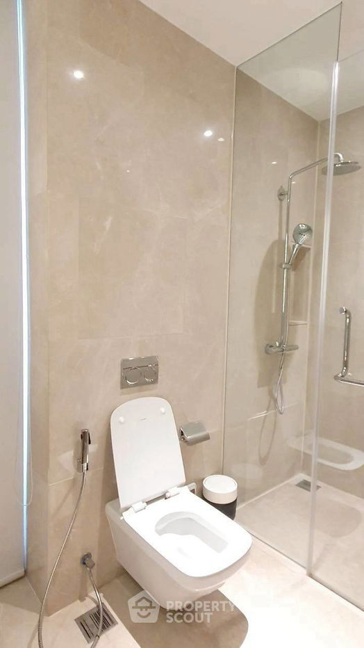 picture 2-BR Condo at Magnolias Waterfront Residences near BTS Saphan Taksin (ID 2478351) - 4/20